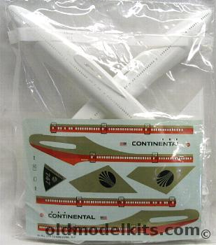 Aurora 1/156 Boeing 747 Continental Airlines Bagged, 379 plastic model kit